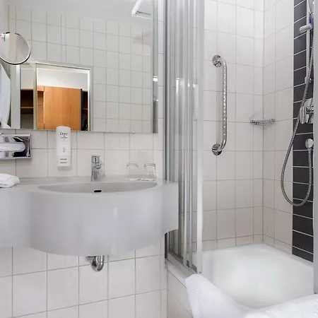 B&B Hotel Rastatt מלון
